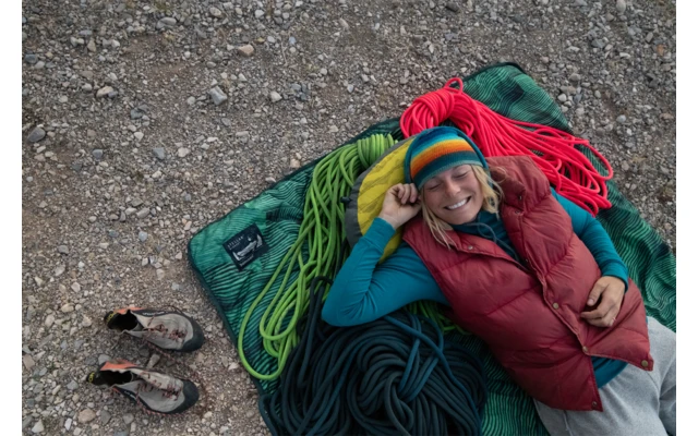 Therm-a-Rest Stellar Blanket Campingdecke Space Case Print â Bild 4